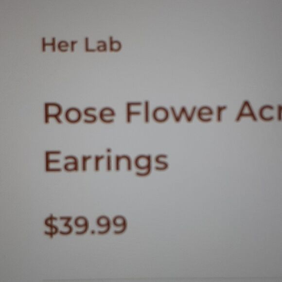 New Her Lab Rose Flower Acrylic Stud Earrings New With Tags - Picture 4 of 6